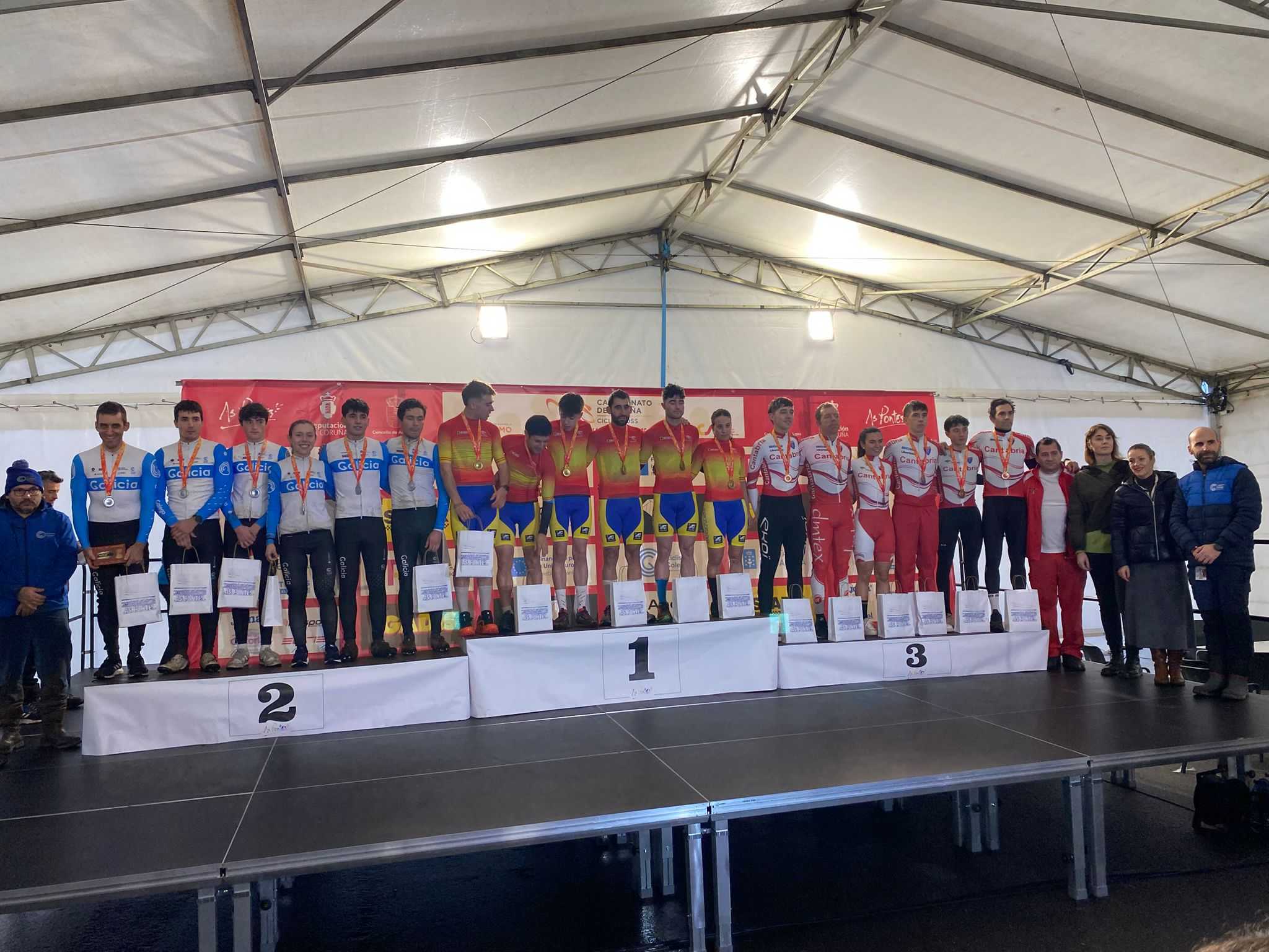 El Team Relay de Cantabria se cuelga el bronce en el Campeonato de España de Ciclocross en As Pontes