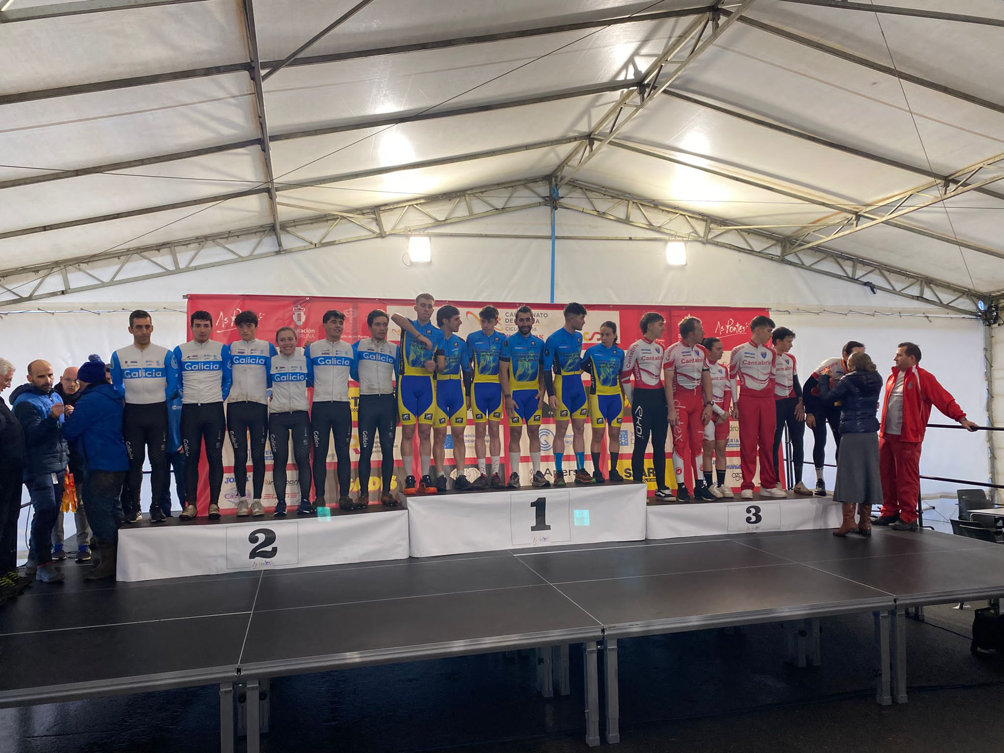 El Team Relay de Cantabria se cuelga el bronce en el Campeonato de España de Ciclocross en As Pontes