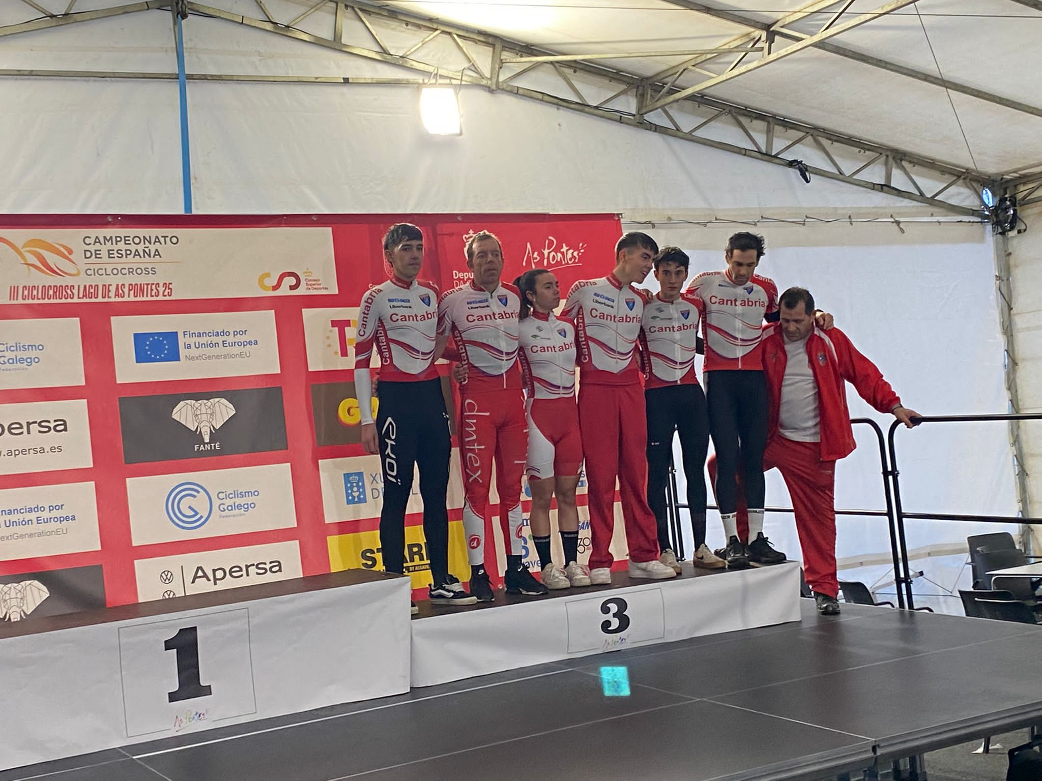 El Team Relay de Cantabria se cuelga el bronce en el Campeonato de España de Ciclocross en As Pontes