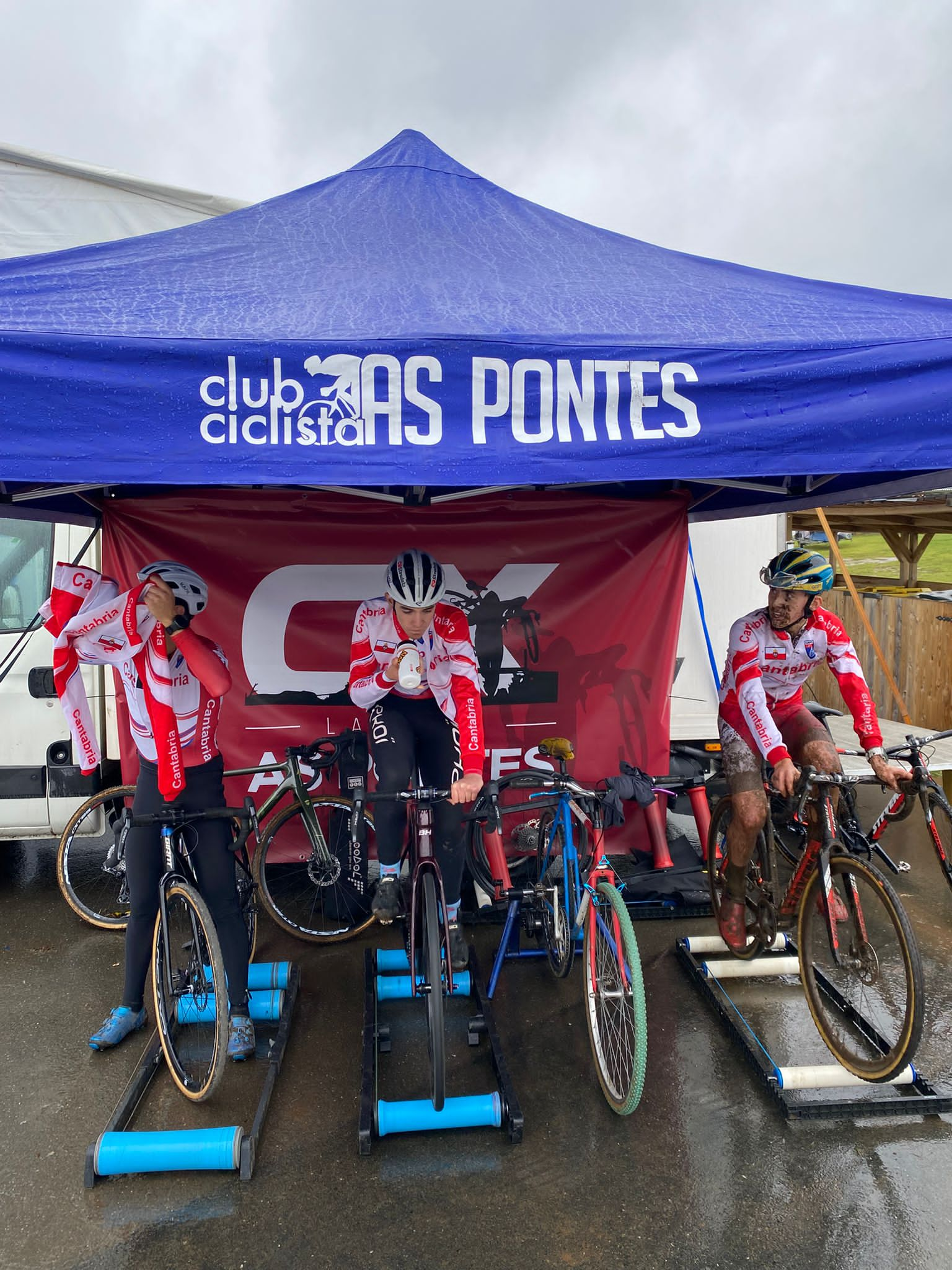 El Team Relay de Cantabria se cuelga el bronce en el Campeonato de España de Ciclocross en As Pontes