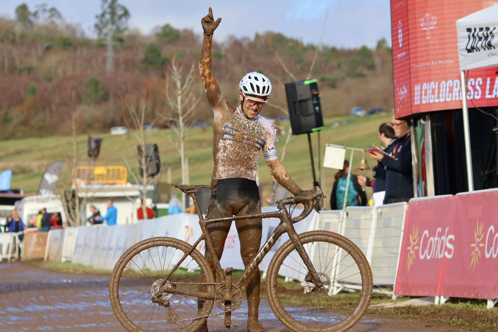 Isaac Suárez revalida su título de campeón de España de ciclocross máster 40 en As Pontes