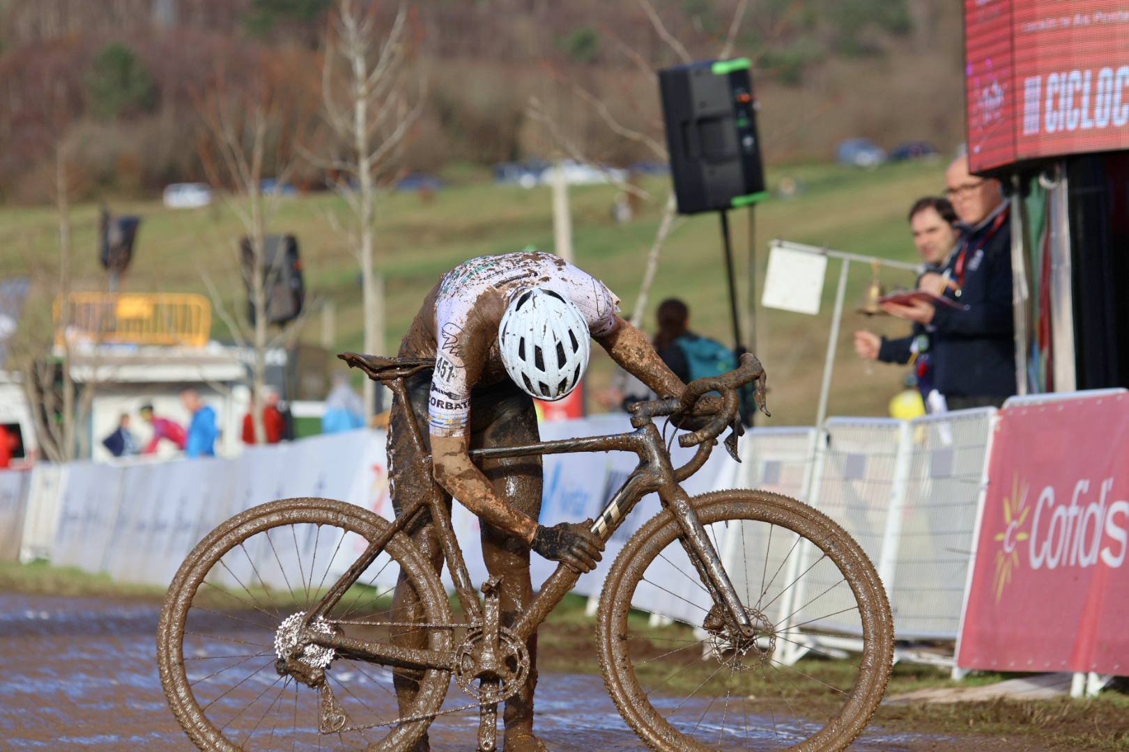 Isaac Suárez revalida su título de campeón de España de ciclocross máster 40 en As Pontes