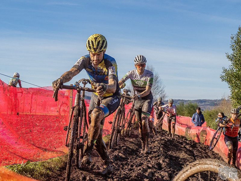 Miguel Rodríguez asina unha exhibición de ouro na despedida do Campionato de España de Ciclocrós