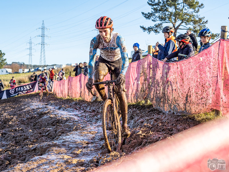 Miguel Rodríguez asina unha exhibición de ouro na despedida do Campionato de España de Ciclocrós