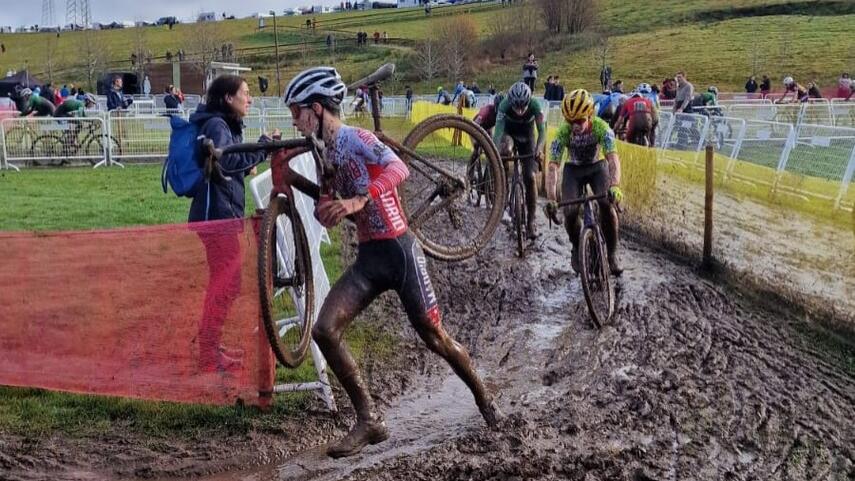 EL-EXIGENTE-CIRCUITO-DE-AS-PONTES-OFRECE-ESPECTACULO-EN-LOS-NACIONALES-DE-CICLOCROSS