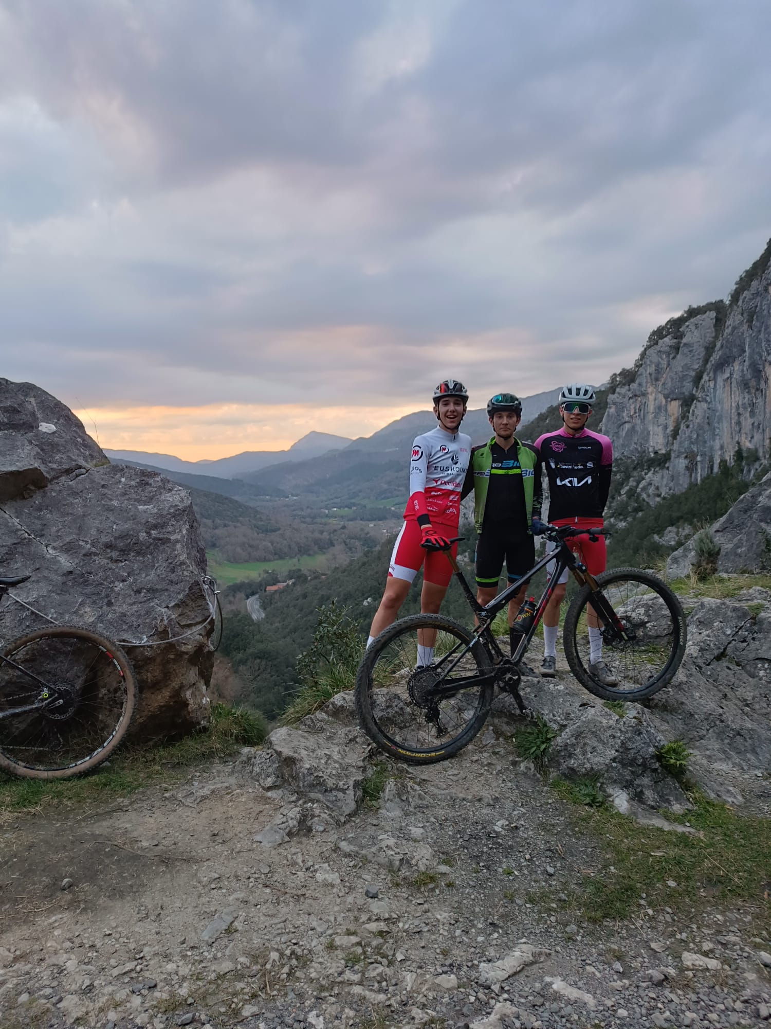 Entrenamiento de la selección de Cantabria sub23 y junior de BTT