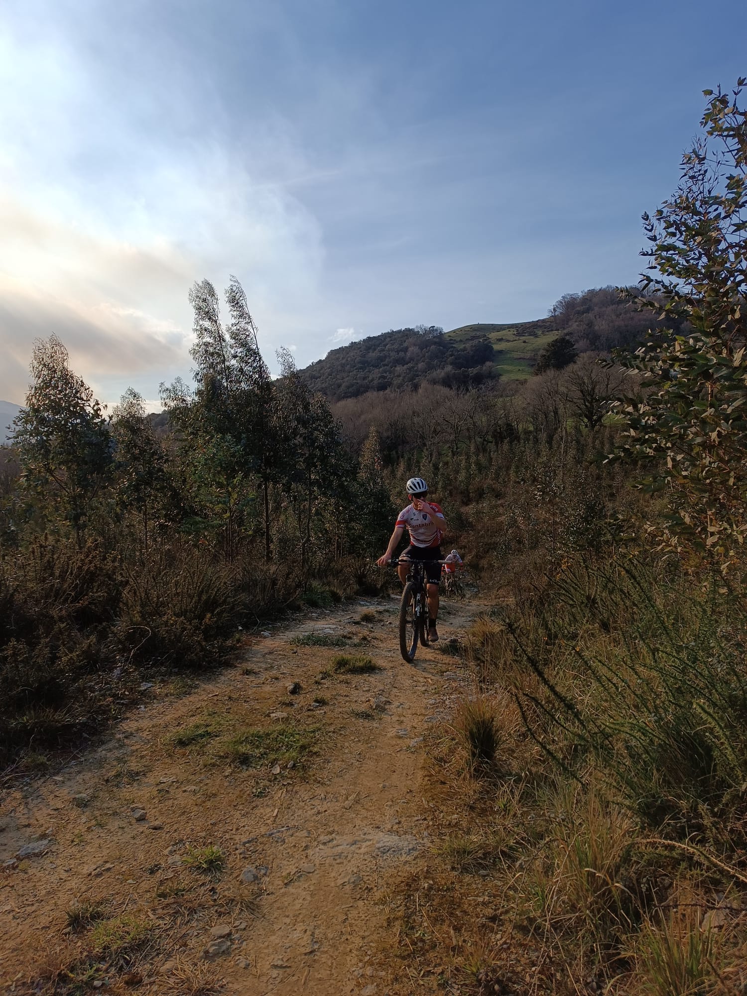 Entrenamiento de la selección de Cantabria sub23 y junior de BTT