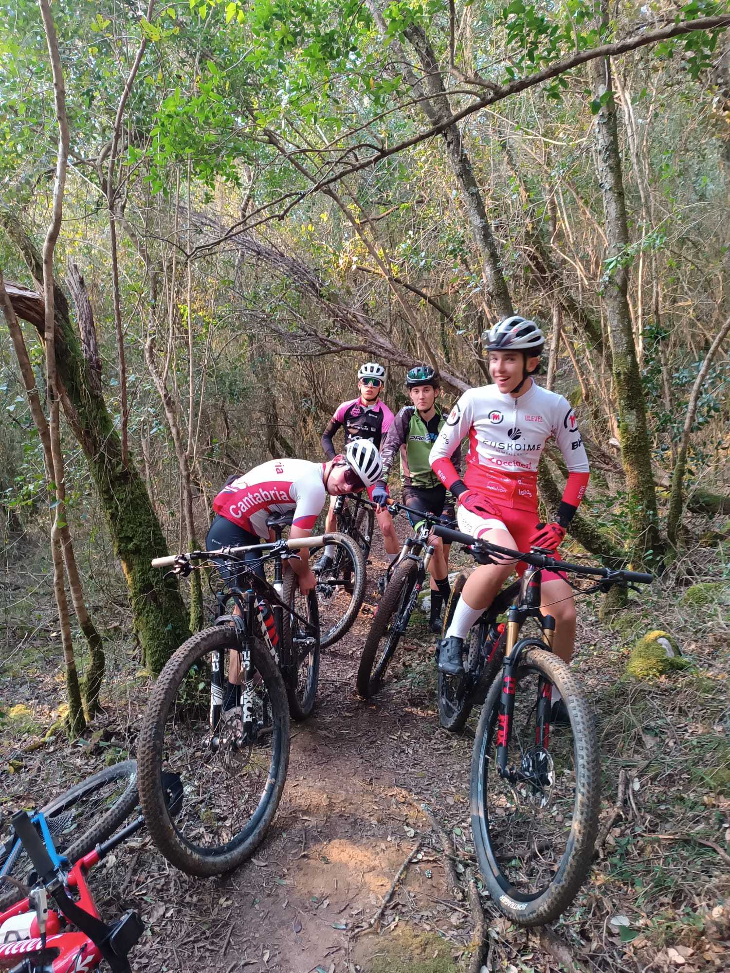 Entrenamiento de la selección de Cantabria sub23 y junior de BTT