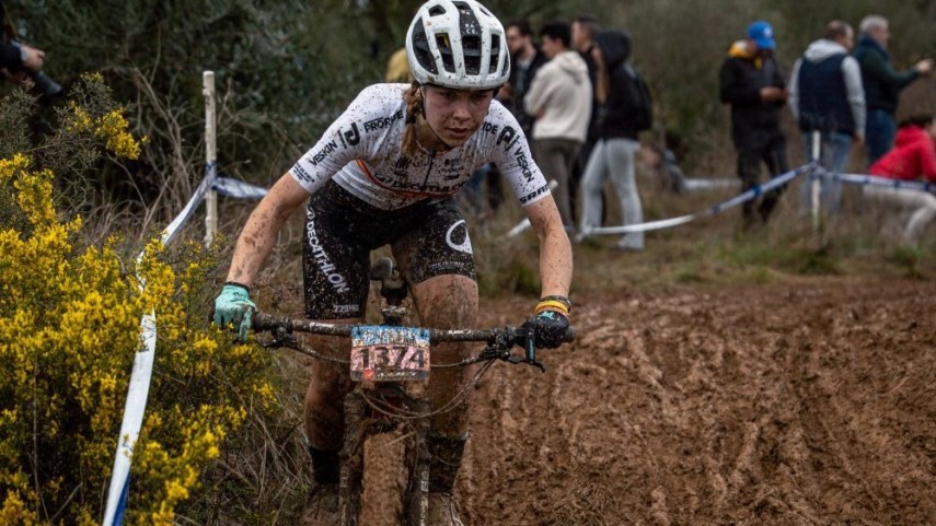 Lorena-Patino-sobe-un-chanzo-no-podio-das-UCI-XCO-Junior-Series