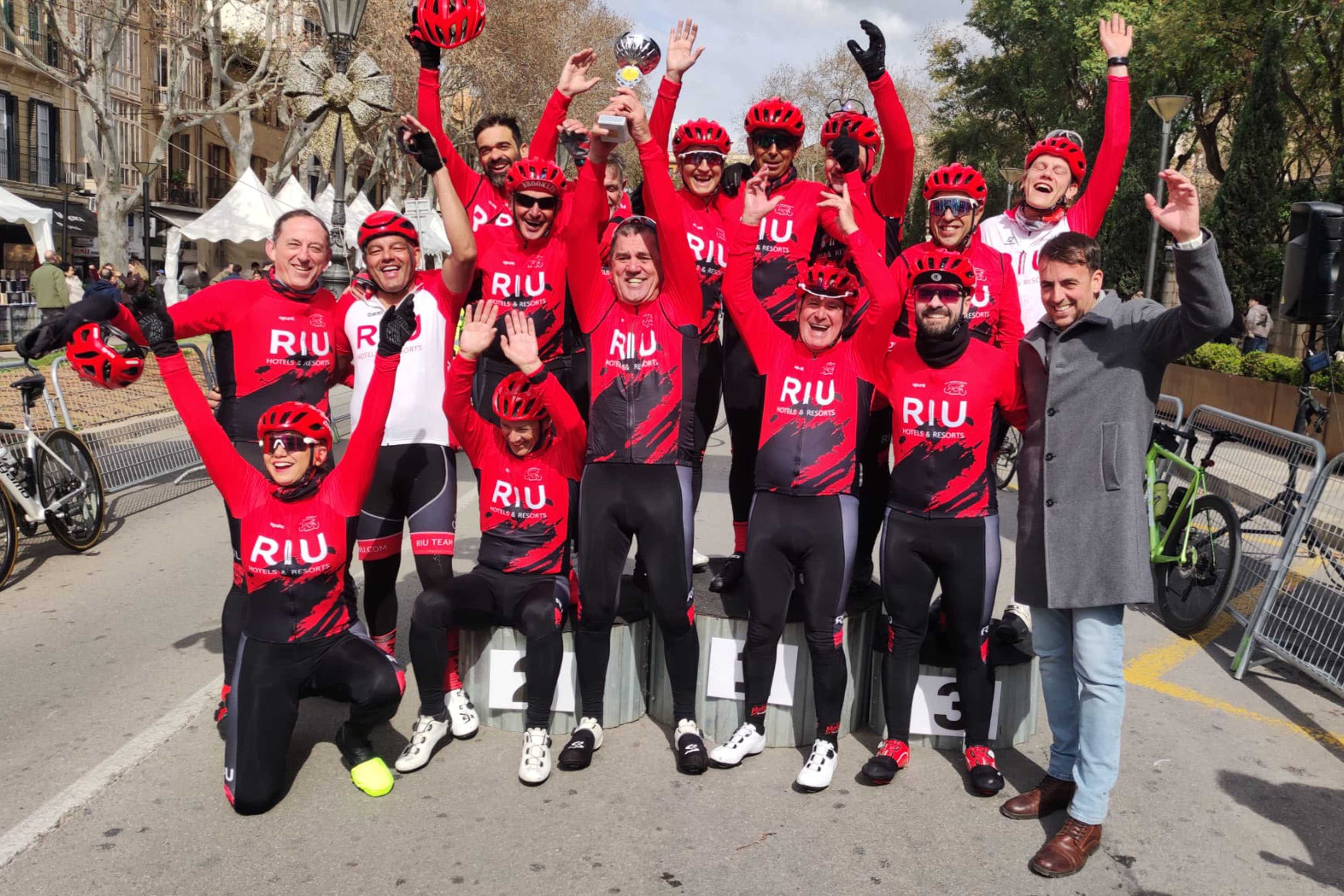 EL PELOTÓN CICLOTURISTA INAUGURA LA TEMPORADA CON LA MARXA DEL DIA DE LES ILLES BALEARS