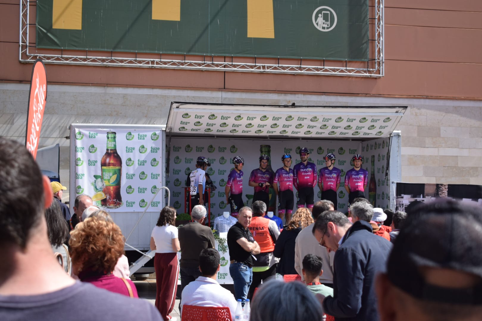 Steff Cras gana en Llanes y abre con fuerza la edición centenaria de la Vuelta a Asturias