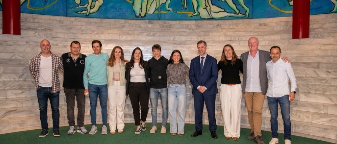 Luis Martínez Abad recibe a los medallistas cántabros de ciclocross en el Campeonato de España y en el de Europa
