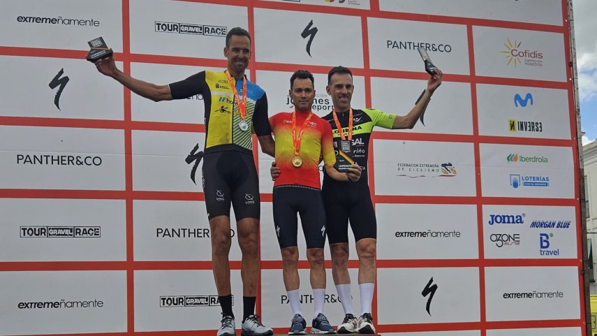 Francisco-Perez-e-Isabel-Campo-medallas-de-plata-en-los-Nacionales-de-Gravel
