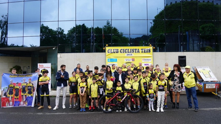 Presentacion-do-Club-Ciclista-Teis-