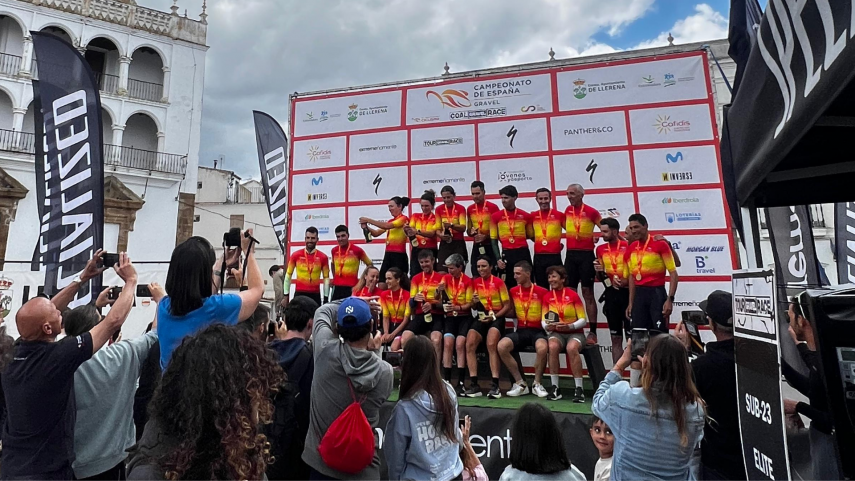 JOSe-MIGUEL-FERNaNDEZ-KEVIN-SUaREZ-Y-MARTA-TORA-NUEVOS-CAMPEONES-DE-ESPANA-DE-GRAVEL
