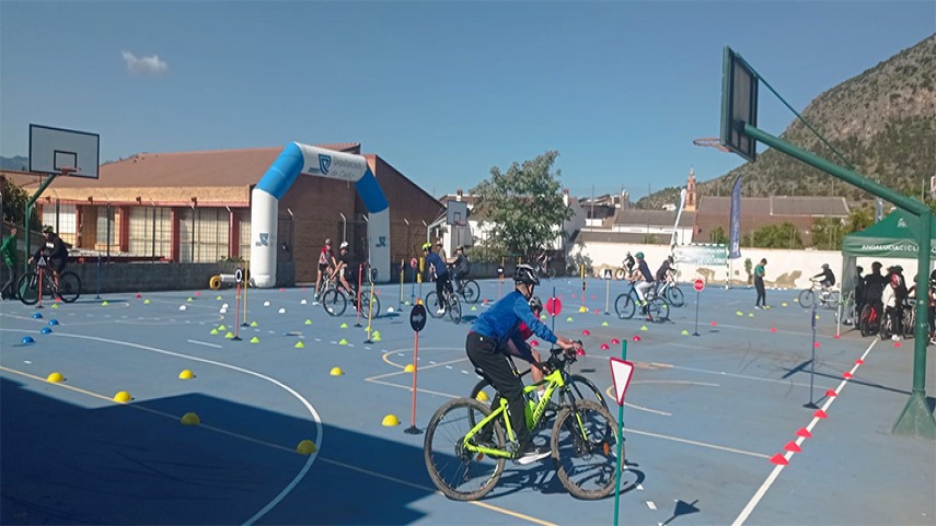 a��Bici-Educaa��-celebra-una-nueva-jornada-en-el-IES-Fuente-Alta-de-Algodonales