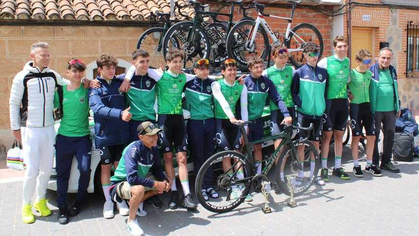 EL-EQUIPO-JUNIOR-DEL-CC-GALAPAGAR-BRILLA-EN-UNA-TEMPORADA-2025-LLENA-DE-eXITOS