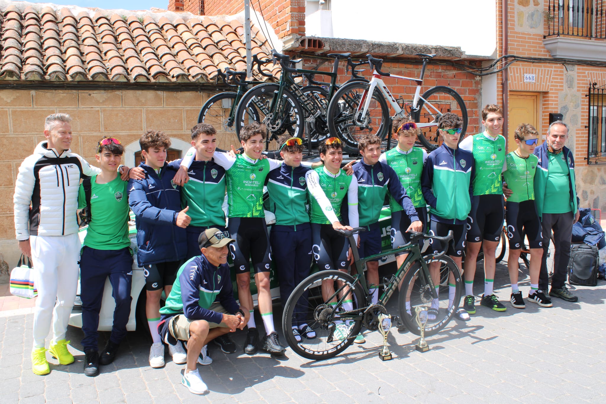 EL EQUIPO JUNIOR DEL CC GALAPAGAR BRILLA EN UNA TEMPORADA 2025 LLENA DE ÉXITOS