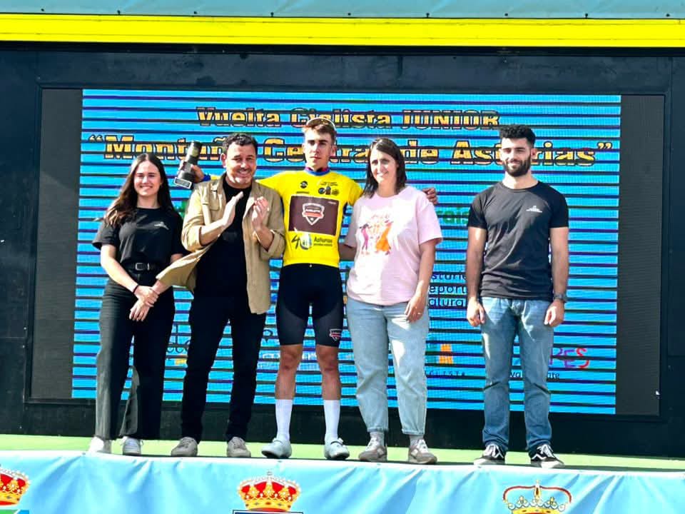 Benjamín Noval conquista la tercera etapa y lidera la general en la Vuelta a la Montaña Central de Asturias Junior