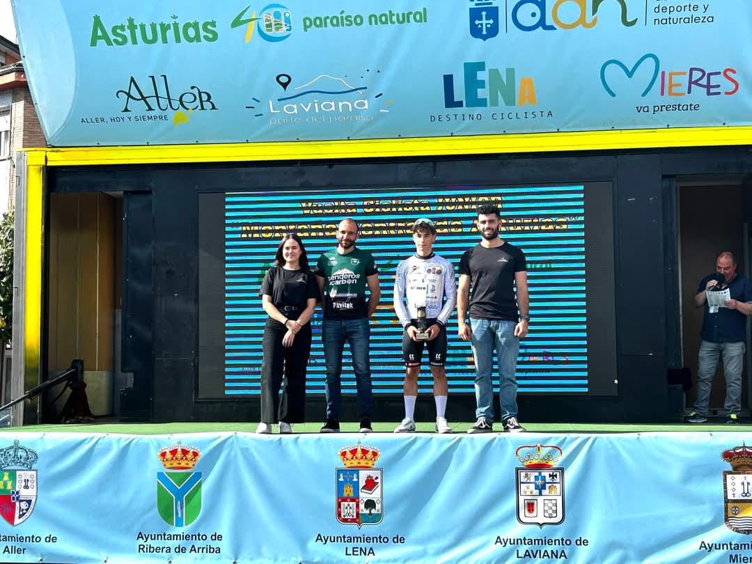 Benjamín Noval conquista la tercera etapa y lidera la general en la Vuelta a la Montaña Central de Asturias Junior