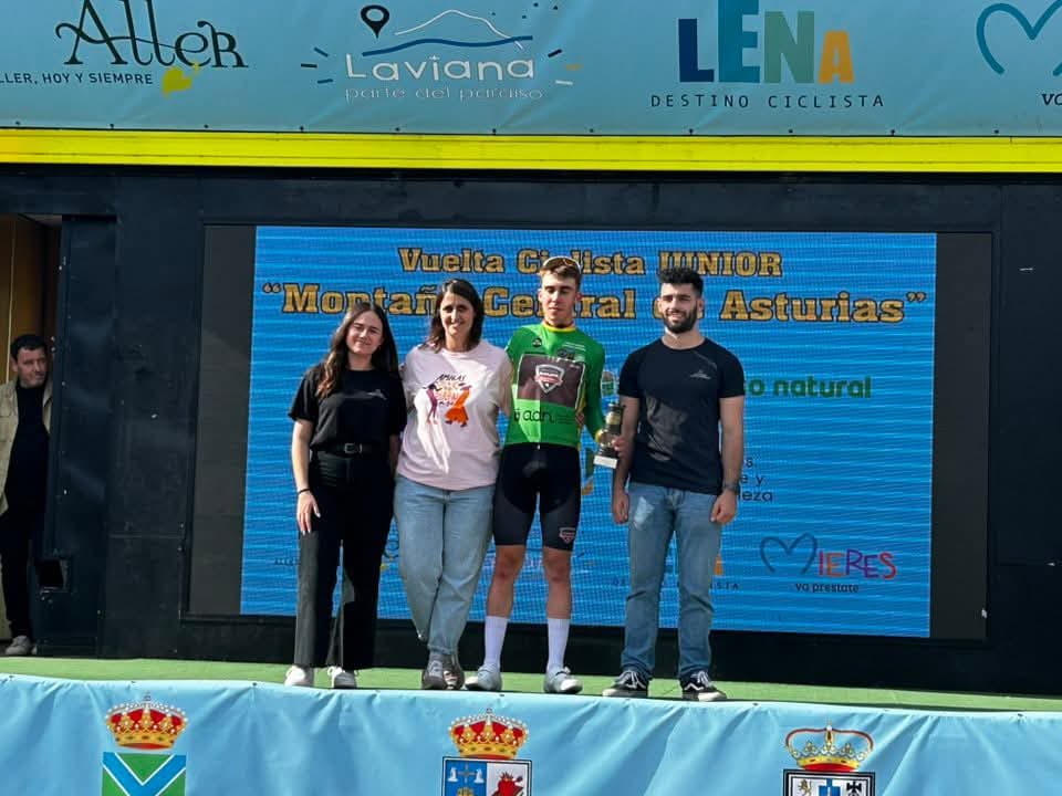 Benjamín Noval conquista la tercera etapa y lidera la general en la Vuelta a la Montaña Central de Asturias Junior