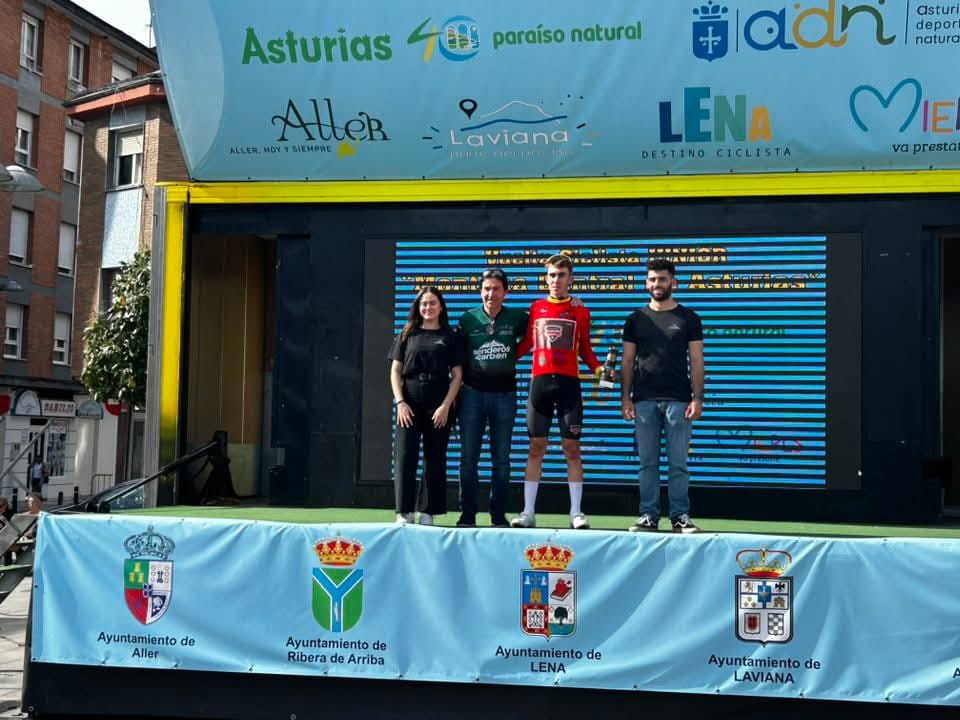 Benjamín Noval conquista la tercera etapa y lidera la general en la Vuelta a la Montaña Central de Asturias Junior