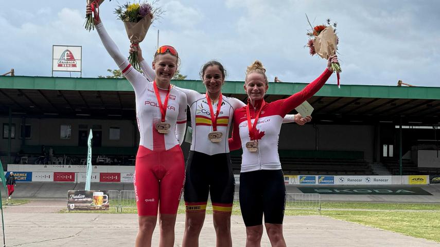 Laura-Rodriguez-oro-en-Scratch-en-el-GP-Austria-Martorell-plata-en-omnium-y-en-Madison-junto-con-Navas