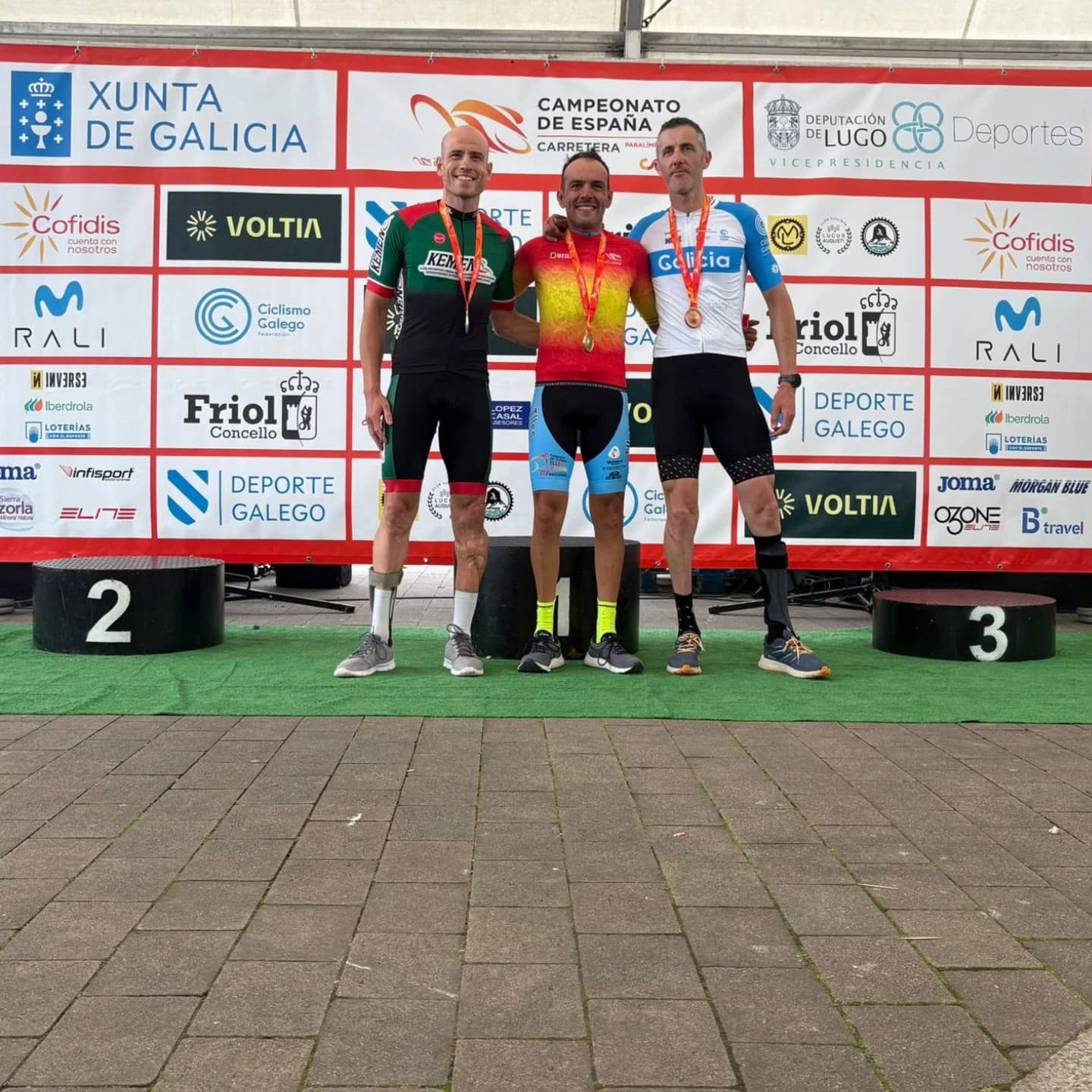 O ciclismo paralímpico galego cólgase once medallas no Campionato de España de Friol