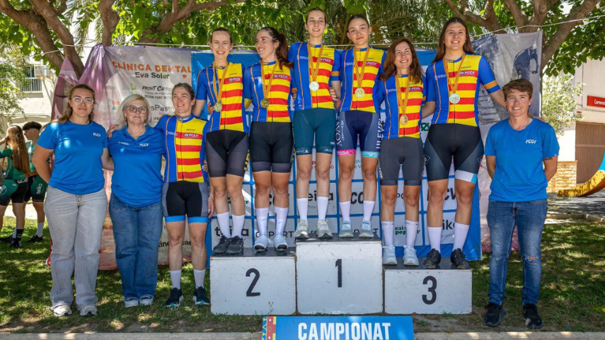 Novelda-corona-a-las-nuevas-campeonas-autonomicas-de-CRI-en-una-jornada-historica-para-el-ciclismo-femenino