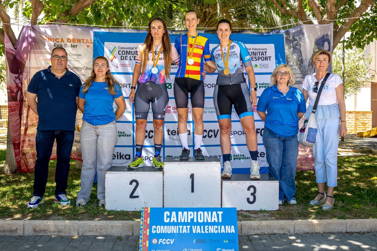 Novelda corona a las nuevas campeonas autonómicas de CRI en una jornada histórica para el ciclismo femenino