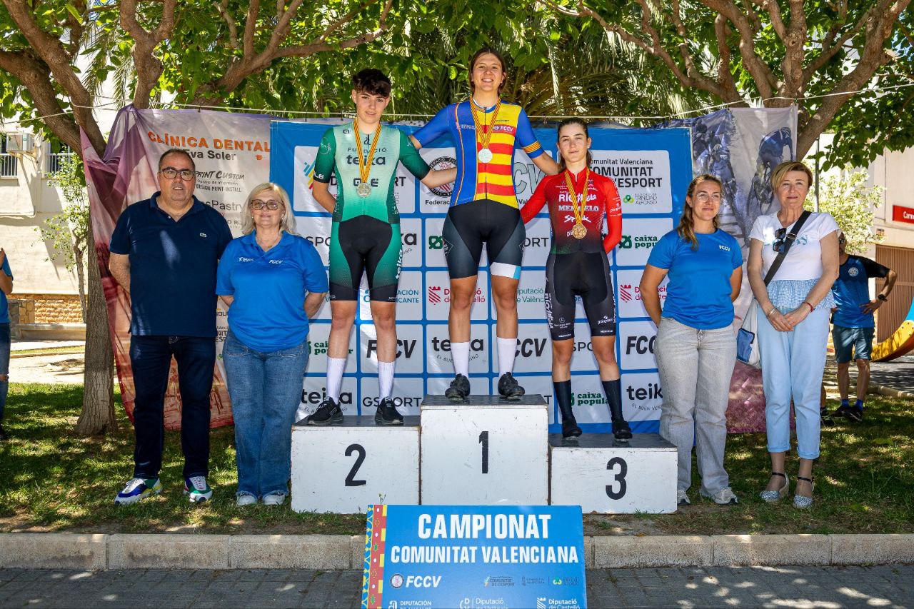 Novelda corona a las nuevas campeonas autonómicas de CRI en una jornada histórica para el ciclismo femenino