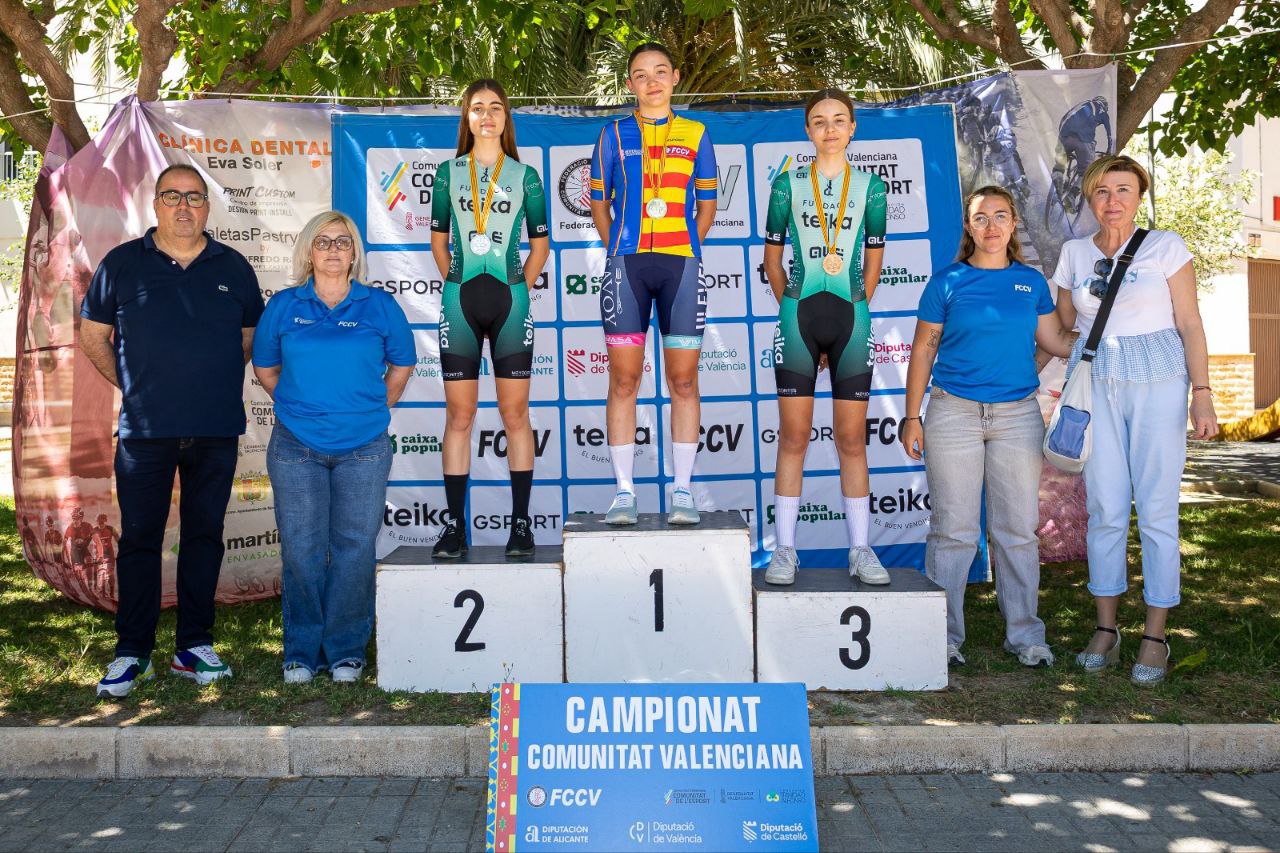 Novelda corona a las nuevas campeonas autonómicas de CRI en una jornada histórica para el ciclismo femenino