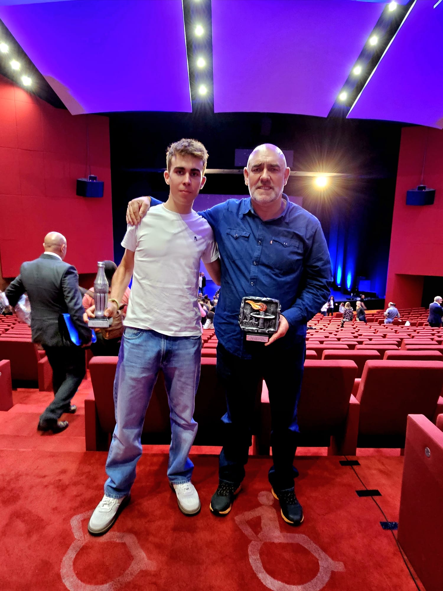 BENJAMIN NOVAL Y LA FEDERACIÓN DE CICLISMO PREMIADOS EN LA GALA DEL DEPORTE ASTURIANO