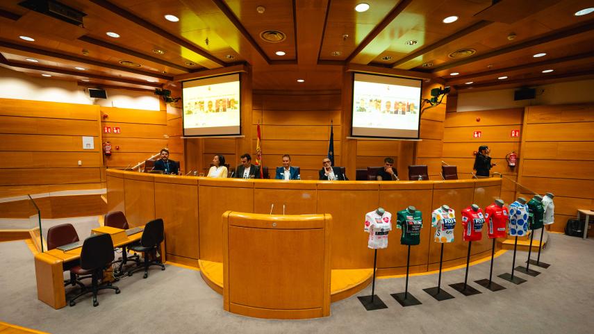 La-RFEC-participa-en-la-jornada-conmemorativa-del-90-aniversario-de-La-Vuelta-celebrada-en-el-Senado