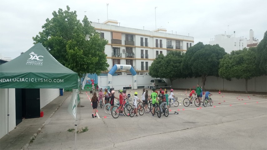 a��Bici-Educaa��-hace-parada-en-el-CEIP-Arquitecto-Leoz