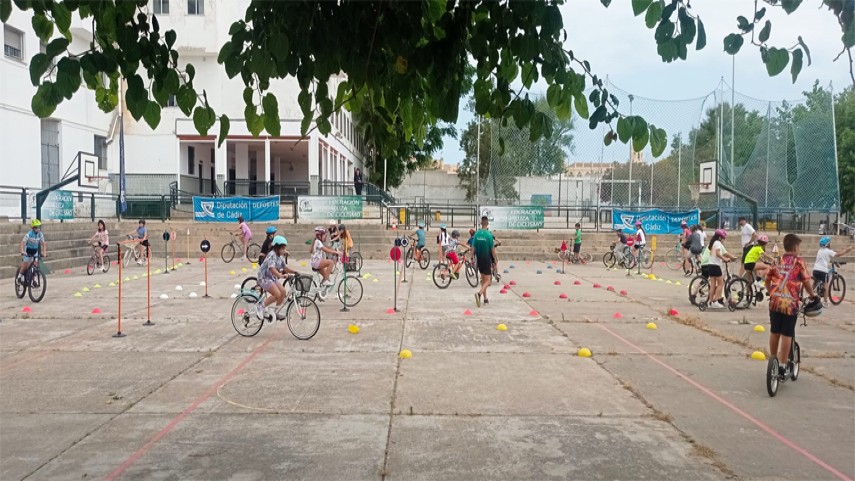 Chipiona-pedalea-con-a��Bici-Educaa��-en-el-CEIP-Los-Argonautas