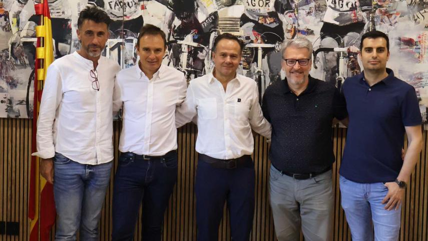 La-RFEC-recibe-a-Bernardo-de-la-Garza-miembro-del-Comite-Olimpico-Mexicano