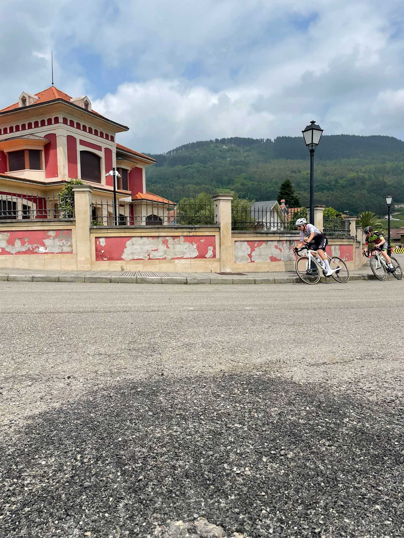Éxito de participación en el Trofeo Salas 2025 de ciclismo base