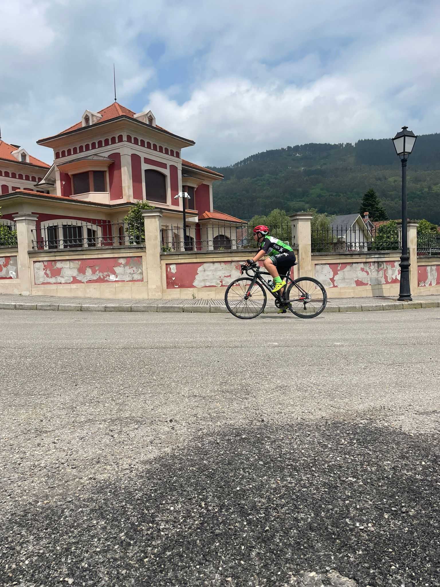 Éxito de participación en el Trofeo Salas 2025 de ciclismo base