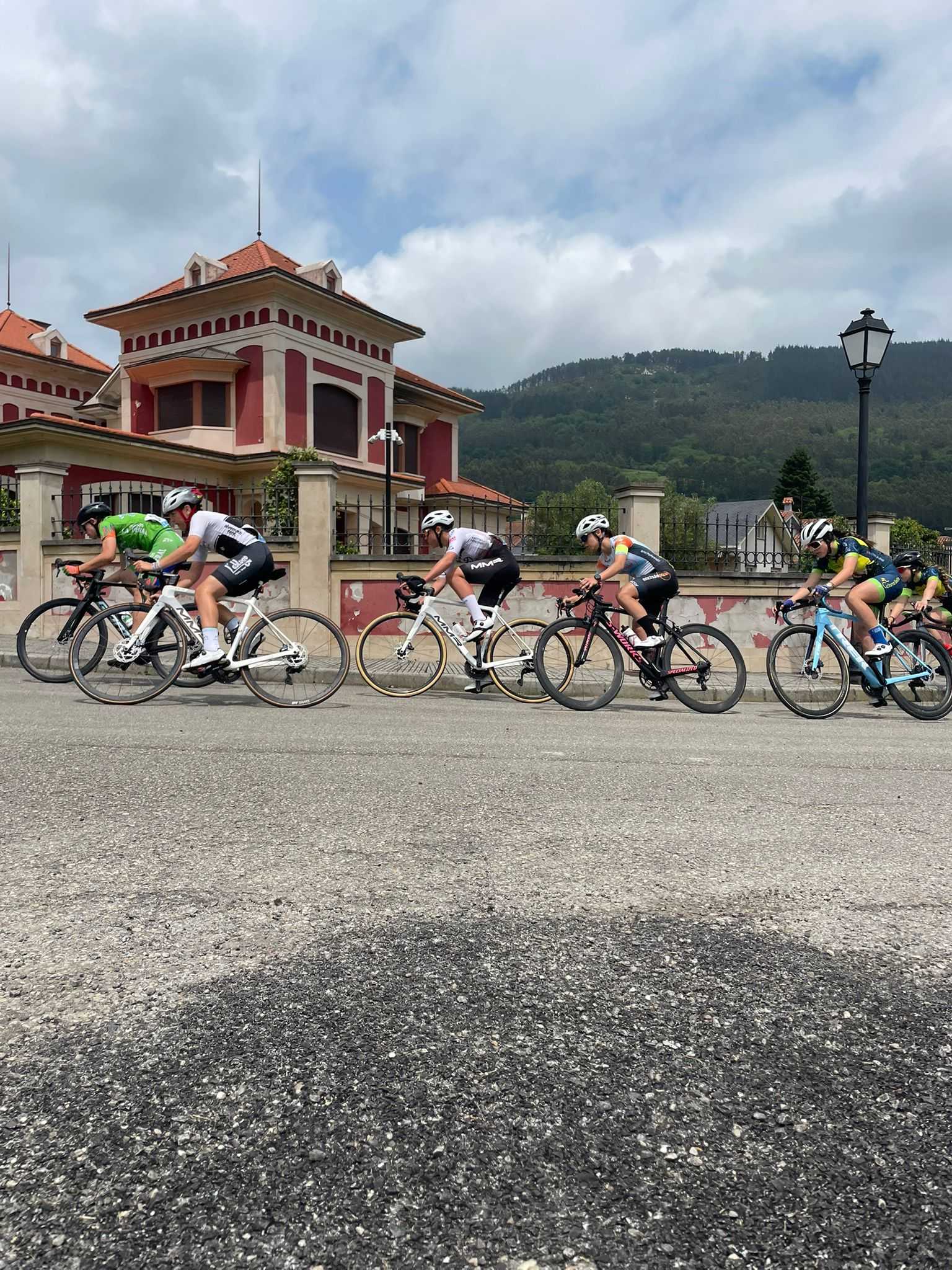 Éxito de participación en el Trofeo Salas 2025 de ciclismo base