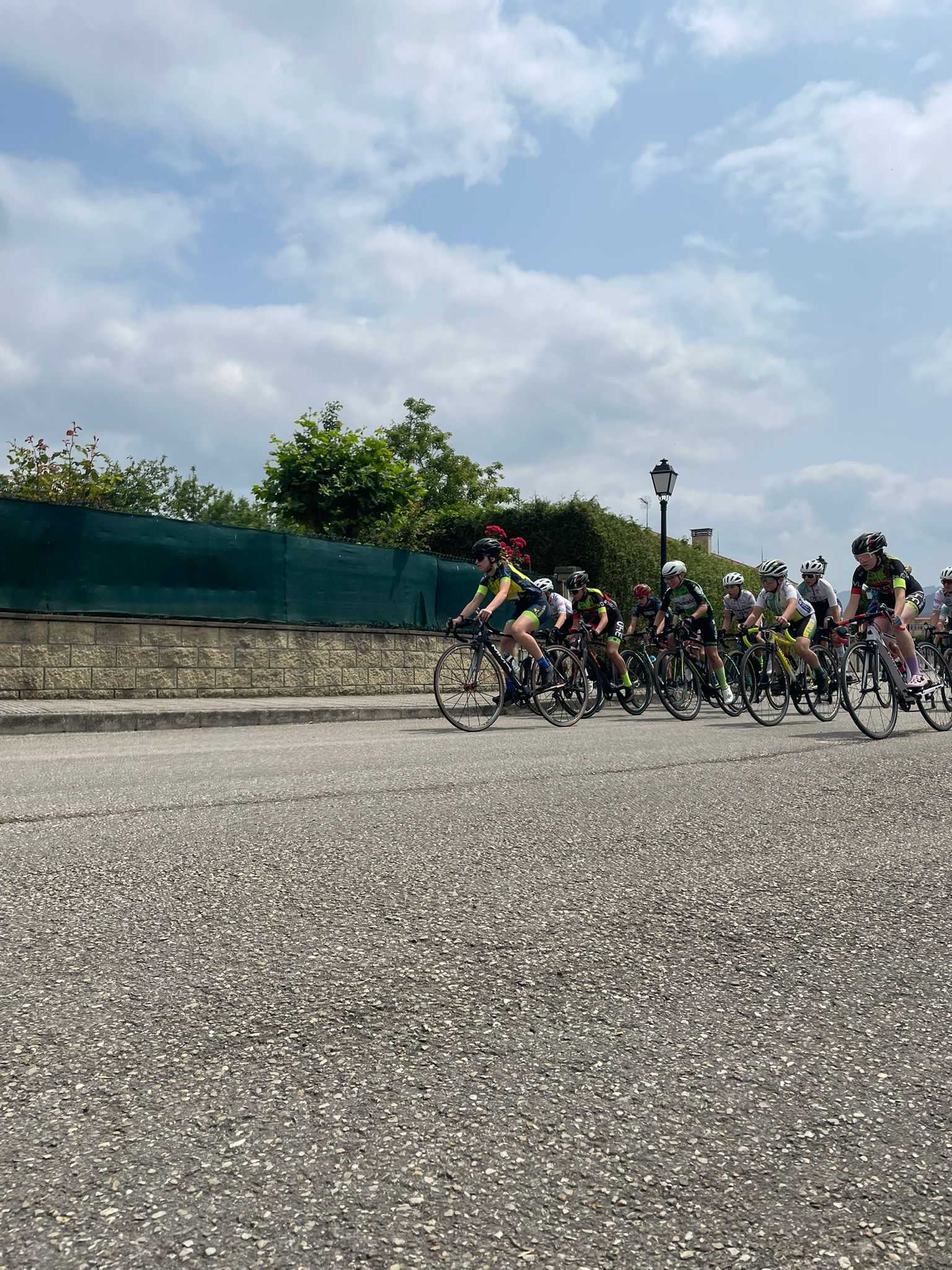 Éxito de participación en el Trofeo Salas 2025 de ciclismo base
