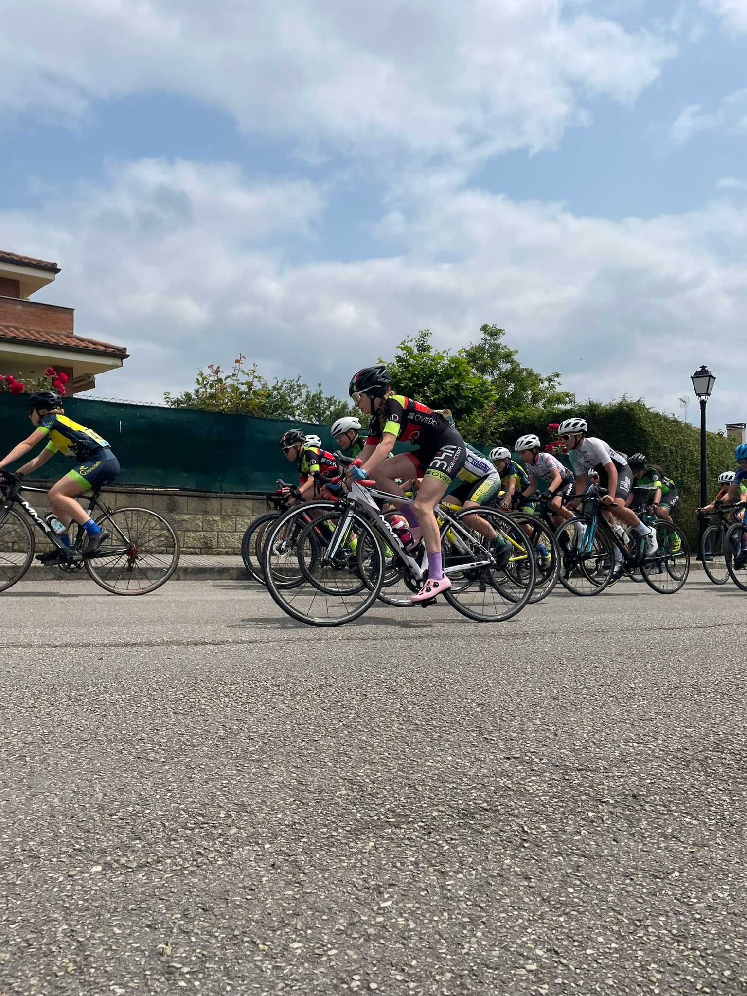Éxito de participación en el Trofeo Salas 2025 de ciclismo base