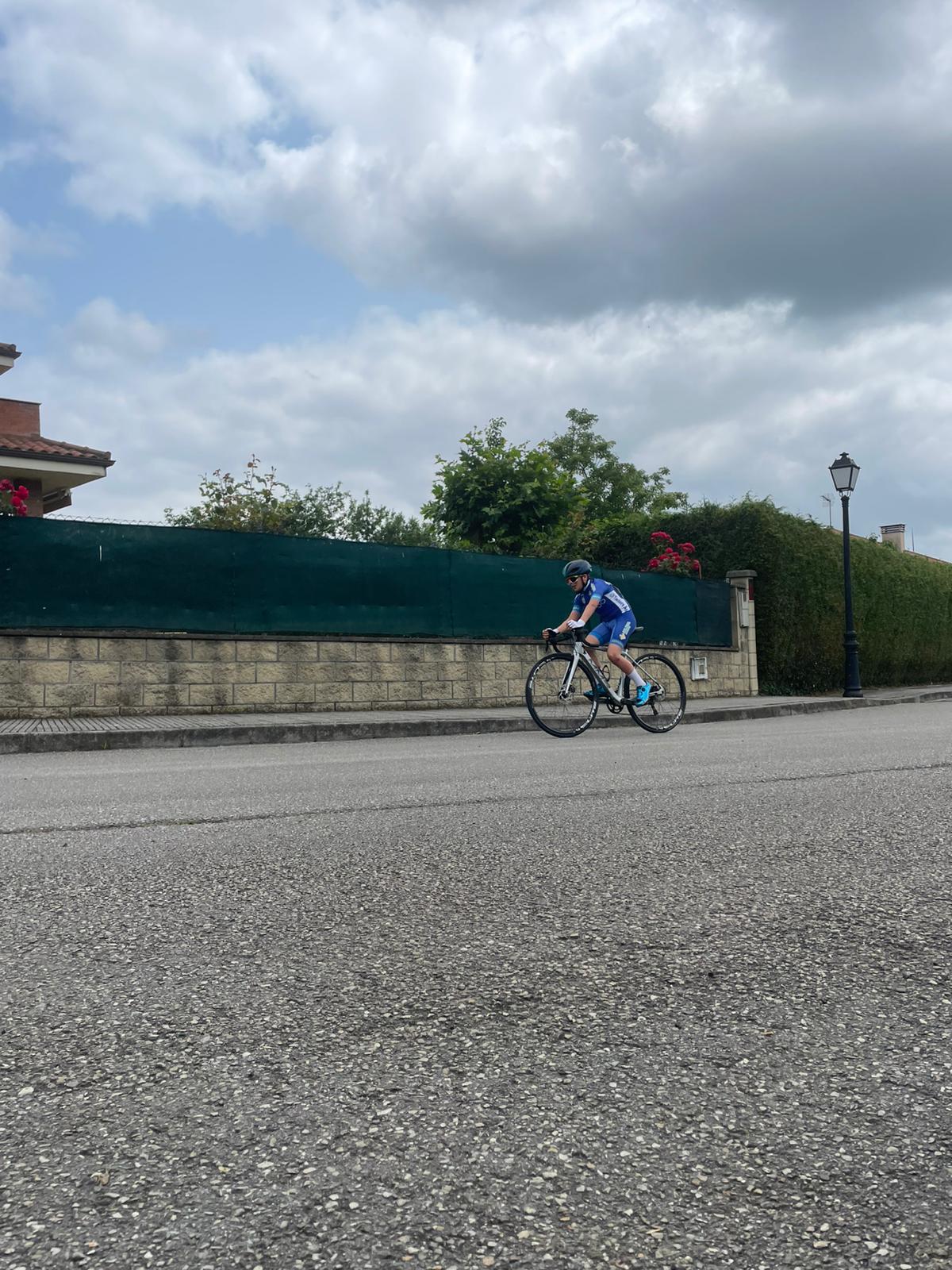 Éxito de participación en el Trofeo Salas 2025 de ciclismo base