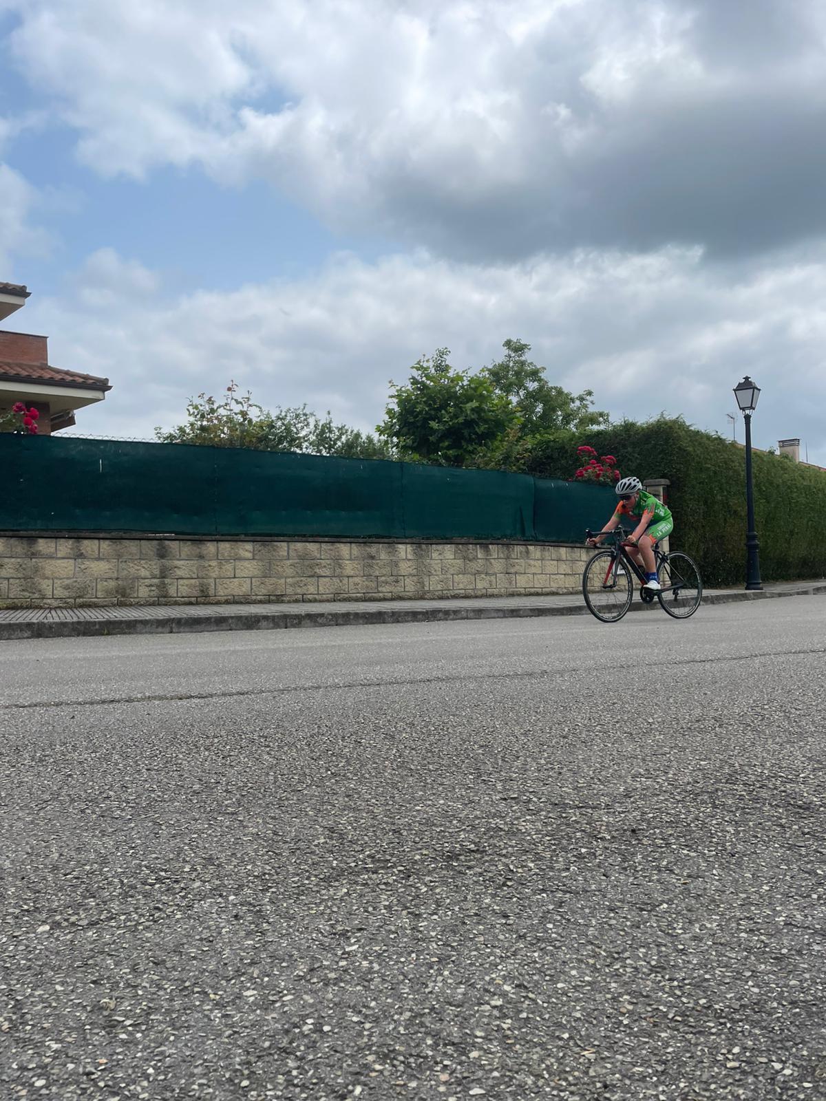Éxito de participación en el Trofeo Salas 2025 de ciclismo base