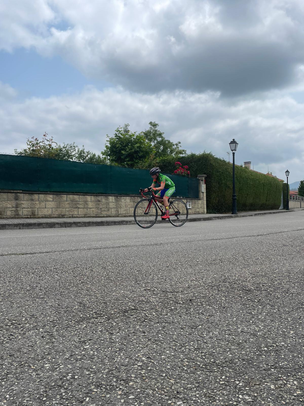 Éxito de participación en el Trofeo Salas 2025 de ciclismo base