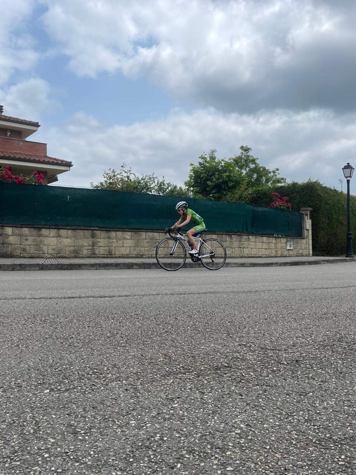 Éxito de participación en el Trofeo Salas 2025 de ciclismo base