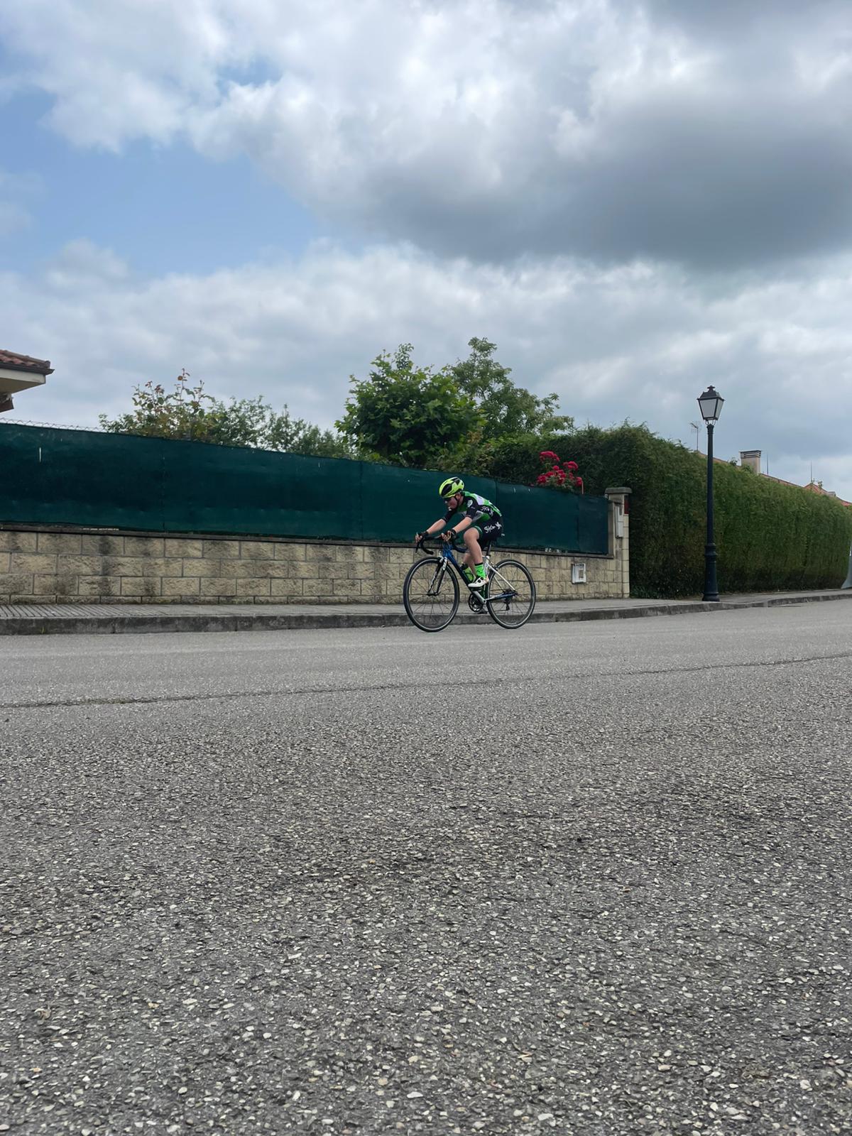 Éxito de participación en el Trofeo Salas 2025 de ciclismo base