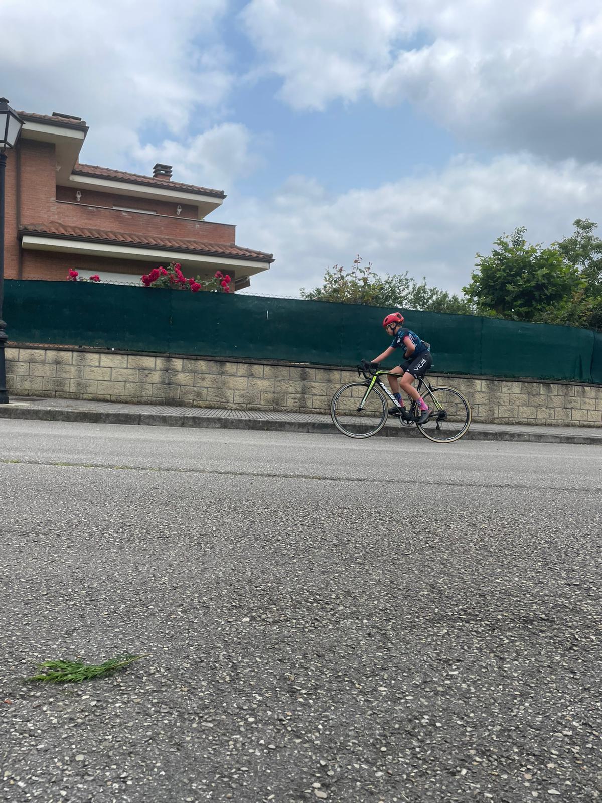 Éxito de participación en el Trofeo Salas 2025 de ciclismo base