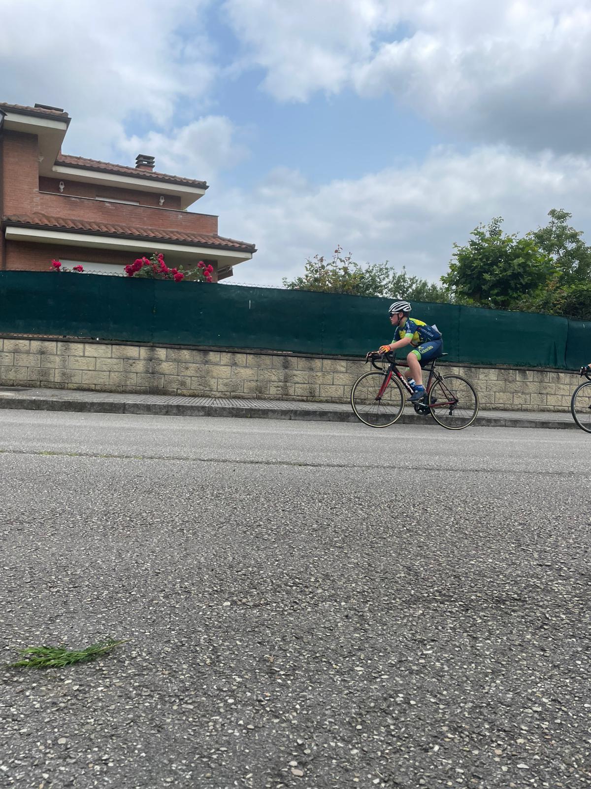 Éxito de participación en el Trofeo Salas 2025 de ciclismo base