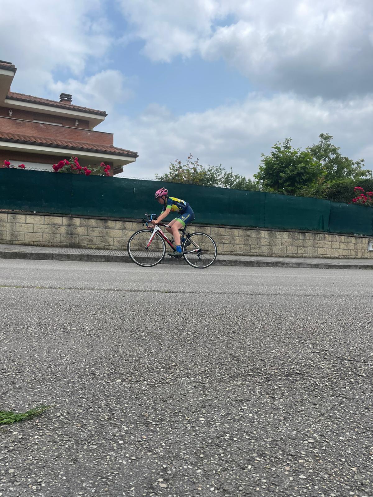 Éxito de participación en el Trofeo Salas 2025 de ciclismo base